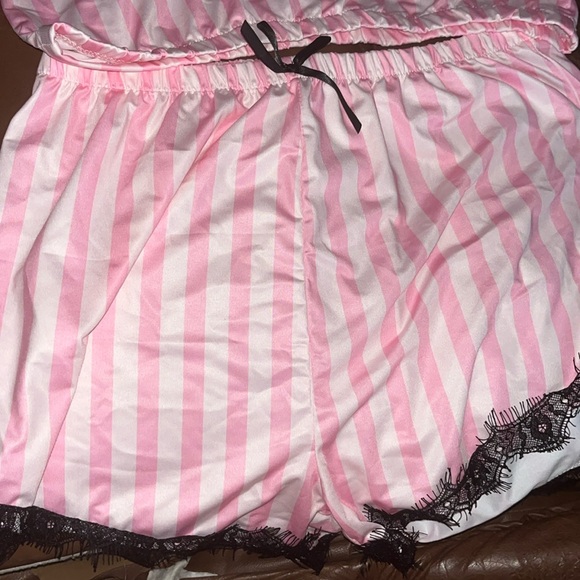 Bed/lounge set pink and black, with lace finish - Picture 2 of 3